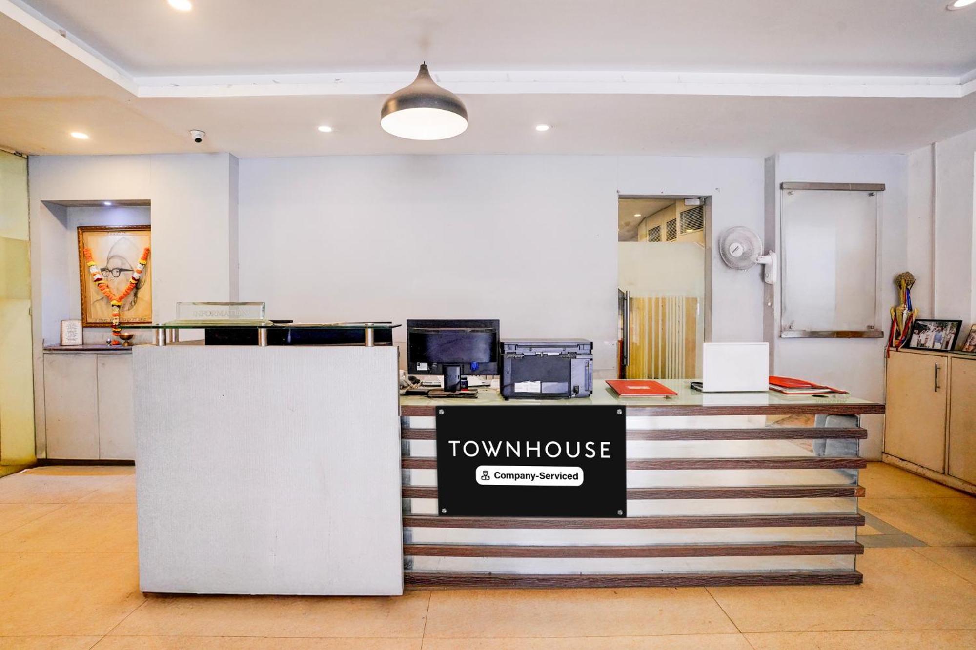 Super Townhouse Khar The Habitat Hotel - Mumbai — Photos 1